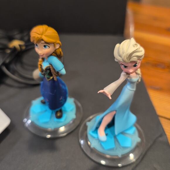 Disney Infinity 3.0 XBox 360 Lot 4 Figures & 13 Power DISC, Game and Portal - Picture 3 of 11